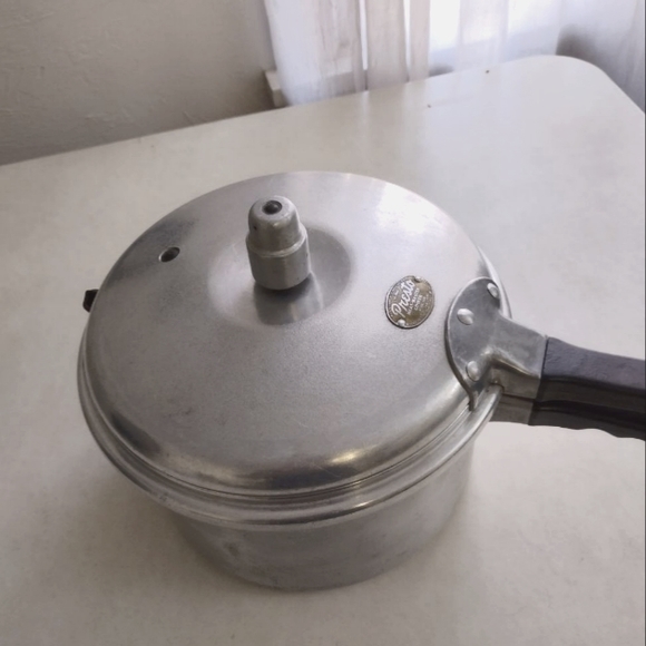 Presto Meat Master Cooker - Picture 7 of 10